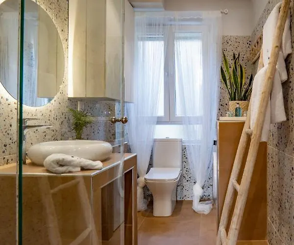 דירה Paxos Fairytales House 1 *